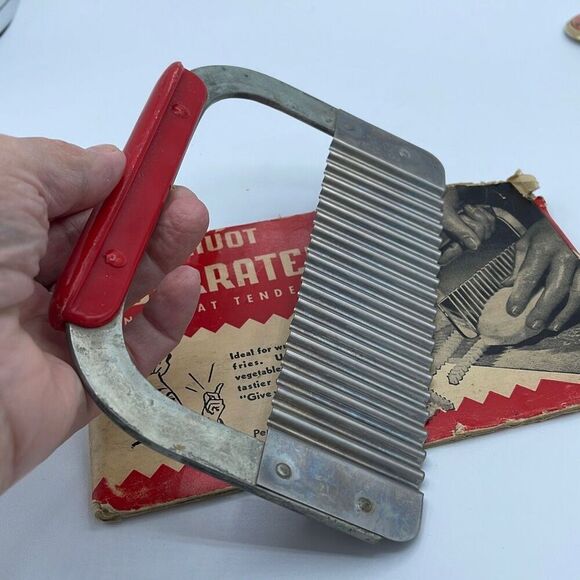 Vintage Huot Serrater and meat tenderizer in original packaging. - Picture 3 of 7